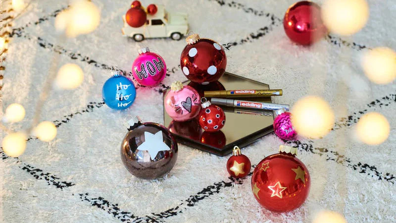 Paint Christmas balls